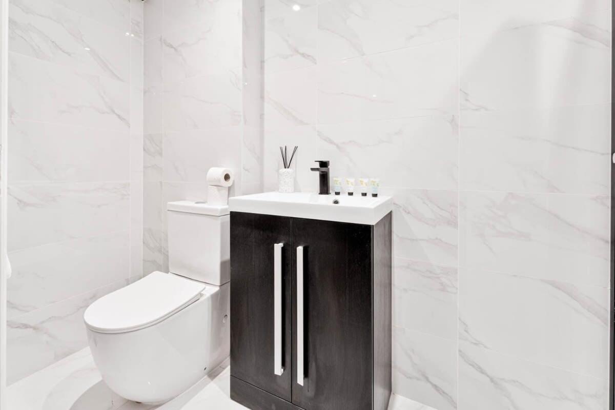 Modern 1 Bed Apartment In Burton-On-Trent Eksteriør bilde